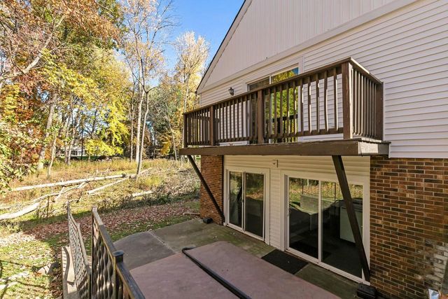 11 HILLTOP COURT, Appleton, WI 54914