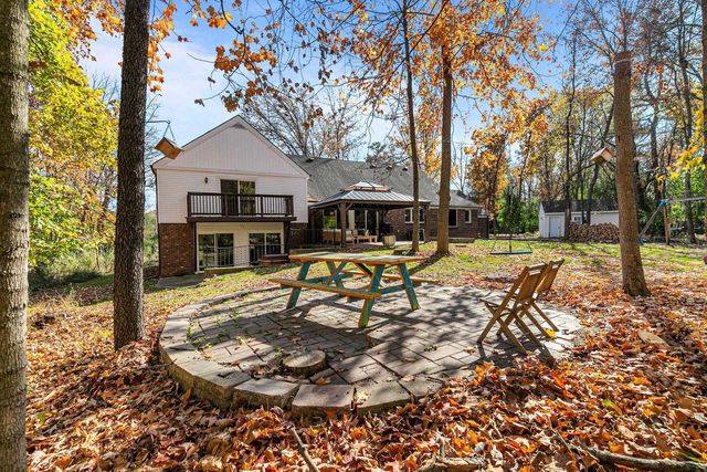 11 HILLTOP COURT, Appleton, WI 54914