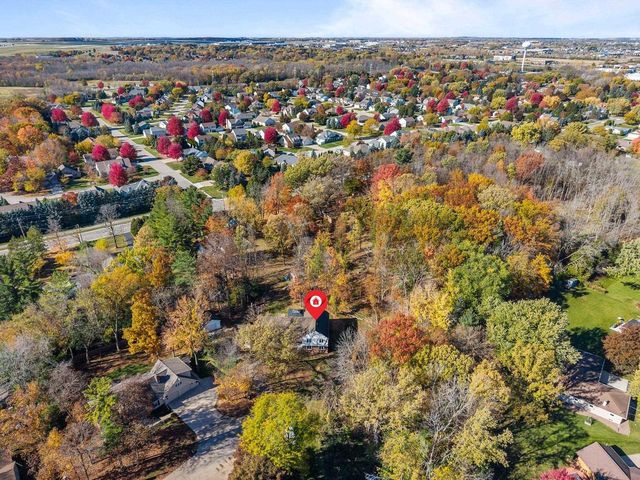 11 HILLTOP COURT, Appleton, WI 54914