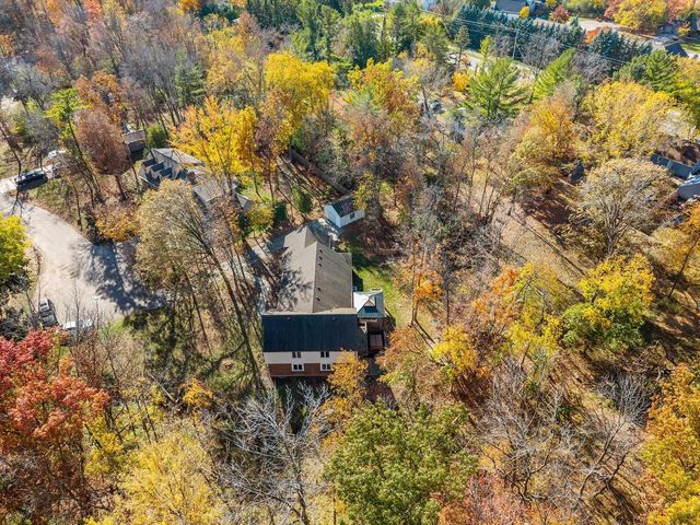 11 HILLTOP COURT, Appleton, WI 54914