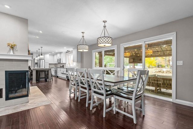 11 HILLTOP COURT, Appleton, WI 54914