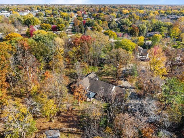 11 HILLTOP COURT, Appleton, WI 54914