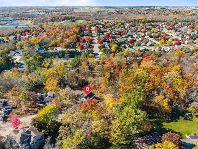 11 HILLTOP COURT, Appleton, WI 54914