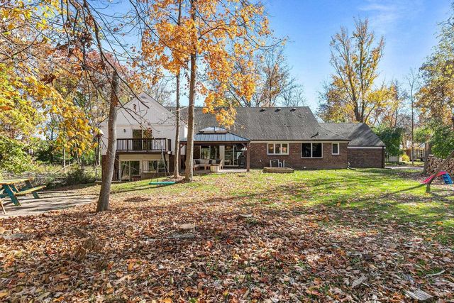 11 HILLTOP COURT, Appleton, WI 54914