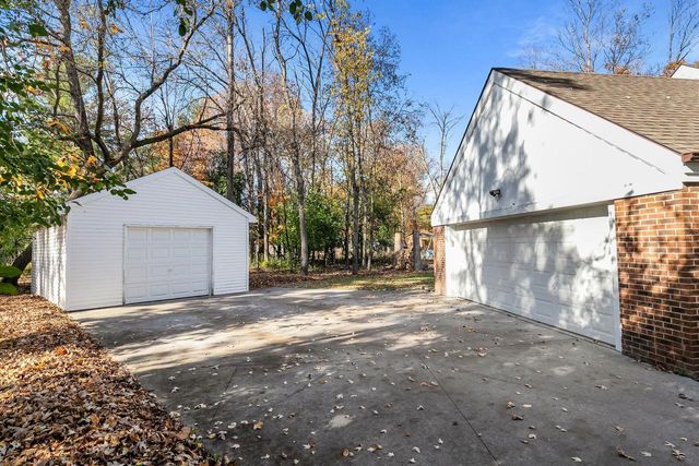 11 HILLTOP COURT, Appleton, WI 54914