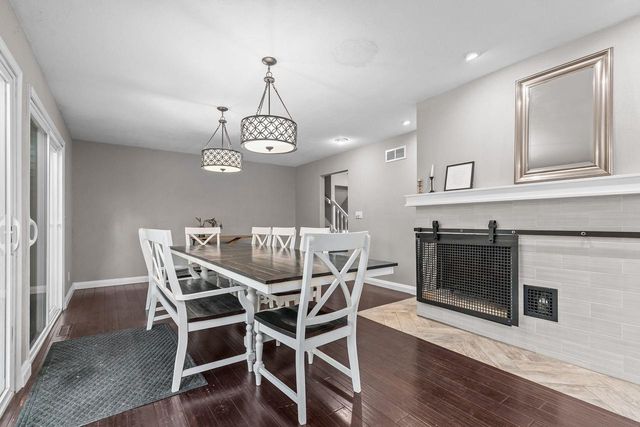 11 HILLTOP COURT, Appleton, WI 54914