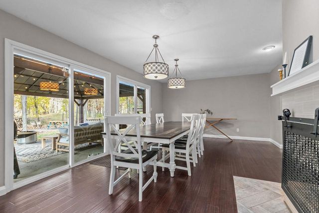 11 HILLTOP COURT, Appleton, WI 54914