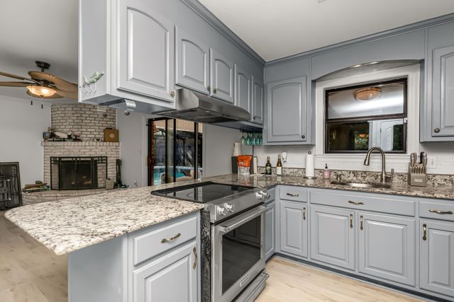 2008 Plumosa Palm Drive, Niceville, FL 32578