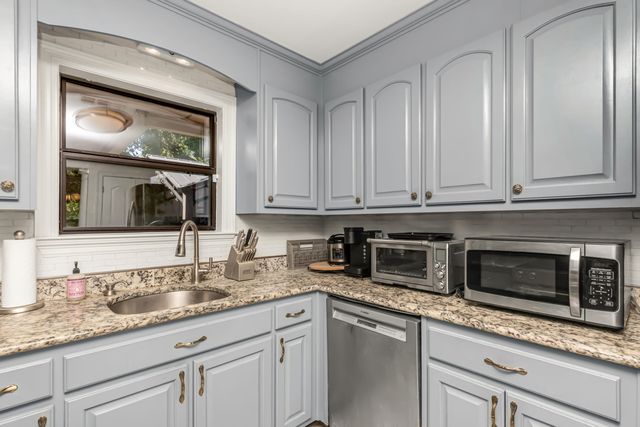2008 Plumosa Palm Drive, Niceville, FL 32578