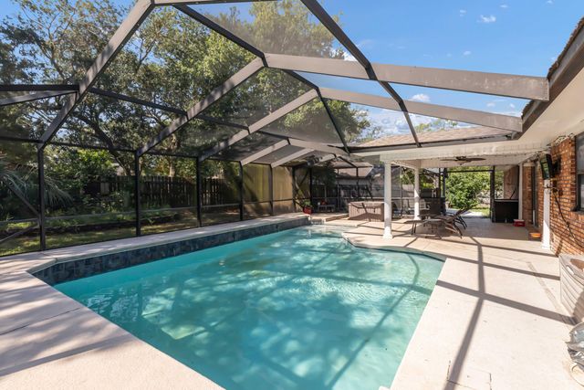 2008 Plumosa Palm Drive, Niceville, FL 32578