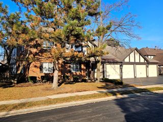 230 Windsor Lane A, Willowbrook, IL 60527