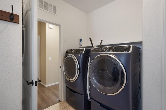 1805 Pebble Creek Trail NW, Albuquerque, NM 87120
