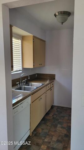 1967 N Camino Serna Unit D, Tucson, AZ 85715