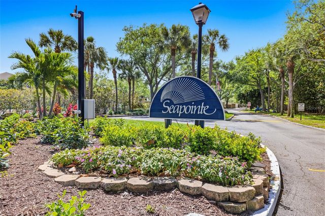 7520 SUNSHINE SKYWAY LANE S T22, St Petersburg, FL 33711