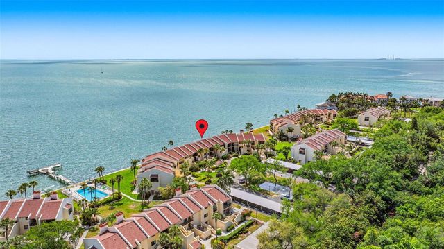 7520 SUNSHINE SKYWAY LANE S T22, St Petersburg, FL 33711
