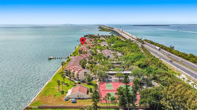 7520 SUNSHINE SKYWAY LANE S T22, St Petersburg, FL 33711