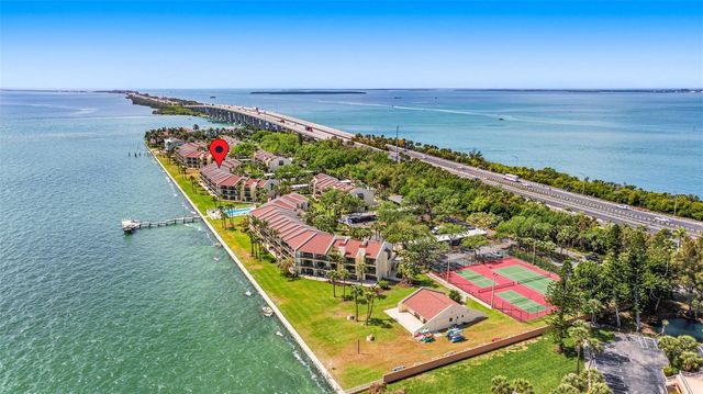 7520 SUNSHINE SKYWAY LANE S T22, St Petersburg, FL 33711