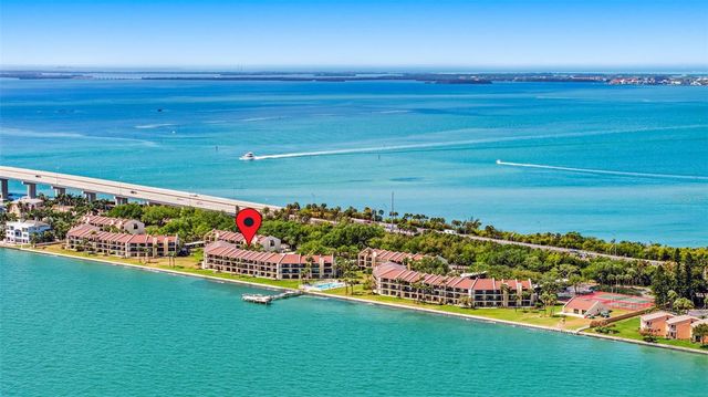 7520 SUNSHINE SKYWAY LANE S T22, St Petersburg, FL 33711