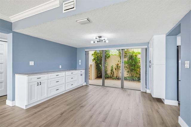 7520 SUNSHINE SKYWAY LANE S T22, St Petersburg, FL 33711