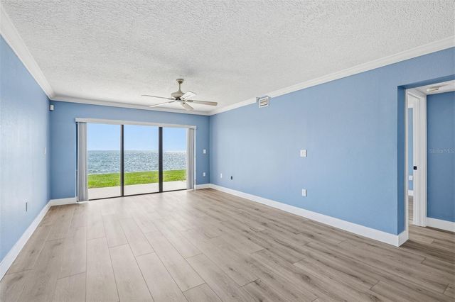 7520 SUNSHINE SKYWAY LANE S T22, St Petersburg, FL 33711
