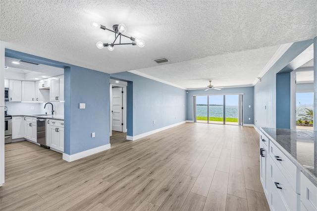 7520 SUNSHINE SKYWAY LANE S T22, St Petersburg, FL 33711