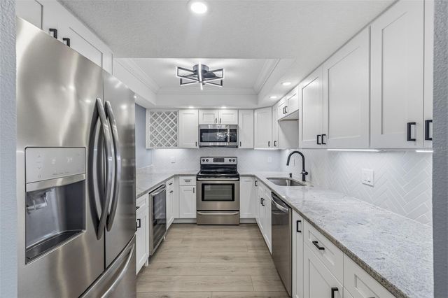 7520 SUNSHINE SKYWAY LANE S T22, St Petersburg, FL 33711