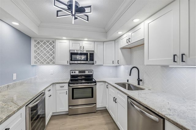 7520 SUNSHINE SKYWAY LANE S T22, St Petersburg, FL 33711