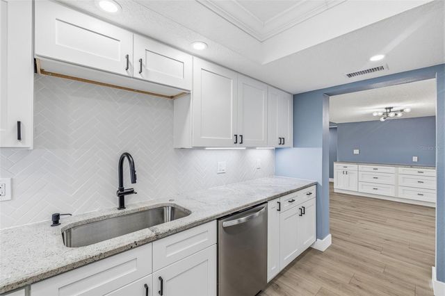 7520 SUNSHINE SKYWAY LANE S T22, St Petersburg, FL 33711