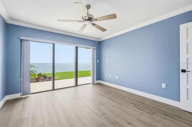 7520 SUNSHINE SKYWAY LANE S T22, St Petersburg, FL 33711
