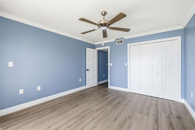7520 SUNSHINE SKYWAY LANE S T22, St Petersburg, FL 33711
