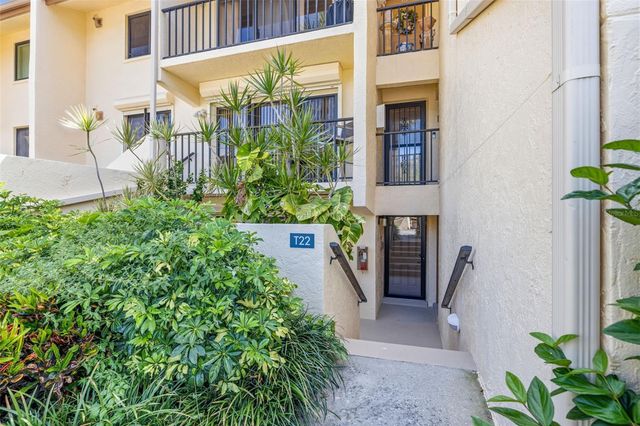 7520 SUNSHINE SKYWAY LANE S T22, St Petersburg, FL 33711
