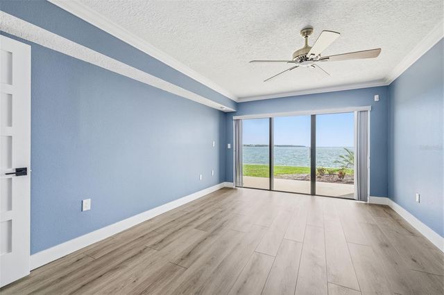 7520 SUNSHINE SKYWAY LANE S T22, St Petersburg, FL 33711