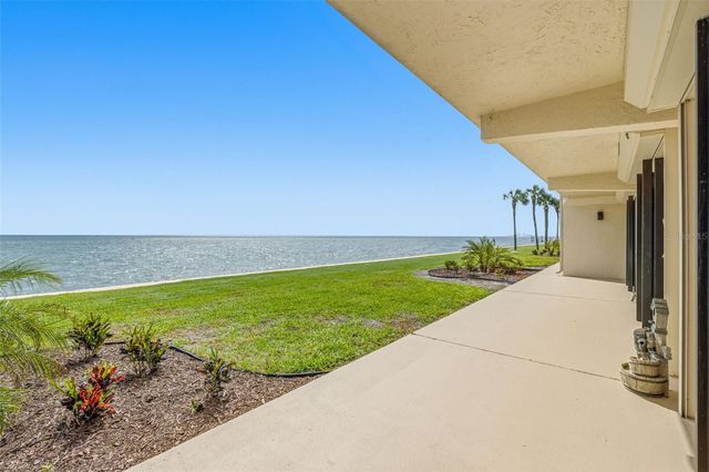 7520 SUNSHINE SKYWAY LANE S T22, St Petersburg, FL 33711