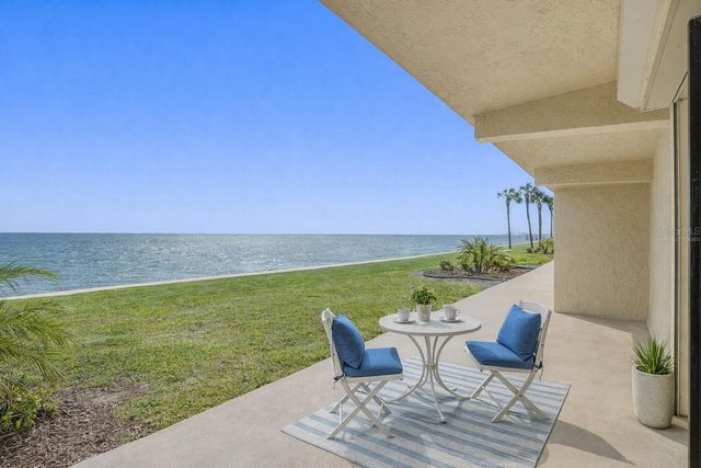 7520 SUNSHINE SKYWAY LANE S T22, St Petersburg, FL 33711