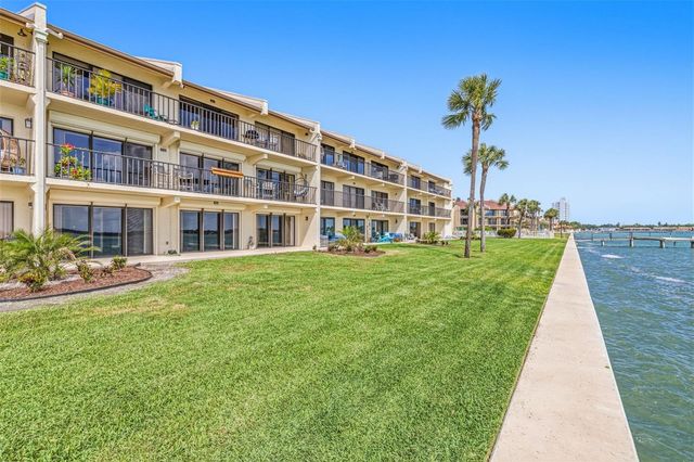 7520 SUNSHINE SKYWAY LANE S T22, St Petersburg, FL 33711