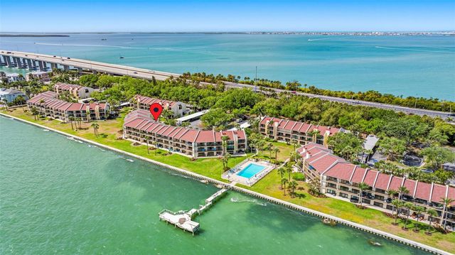 7520 SUNSHINE SKYWAY LANE S T22, St Petersburg, FL 33711