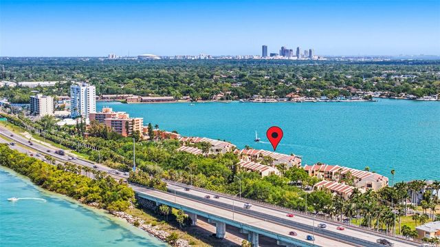 7520 SUNSHINE SKYWAY LANE S T22, St Petersburg, FL 33711