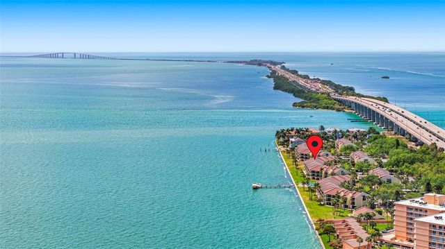 7520 SUNSHINE SKYWAY LANE S T22, St Petersburg, FL 33711