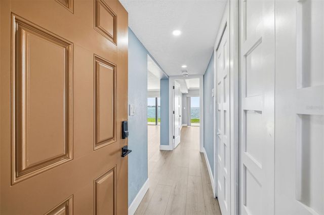 7520 SUNSHINE SKYWAY LANE S T22, St Petersburg, FL 33711