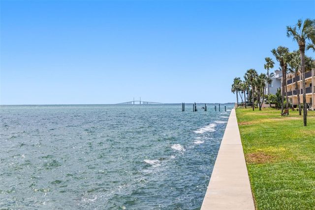 7520 SUNSHINE SKYWAY LANE S T22, St Petersburg, FL 33711