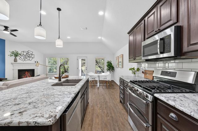 1665 Oyster CRK, Buda, TX 78610