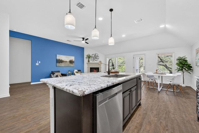 1665 Oyster CRK, Buda, TX 78610