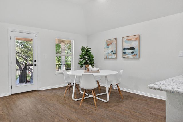 1665 Oyster CRK, Buda, TX 78610