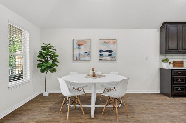 1665 Oyster CRK, Buda, TX 78610