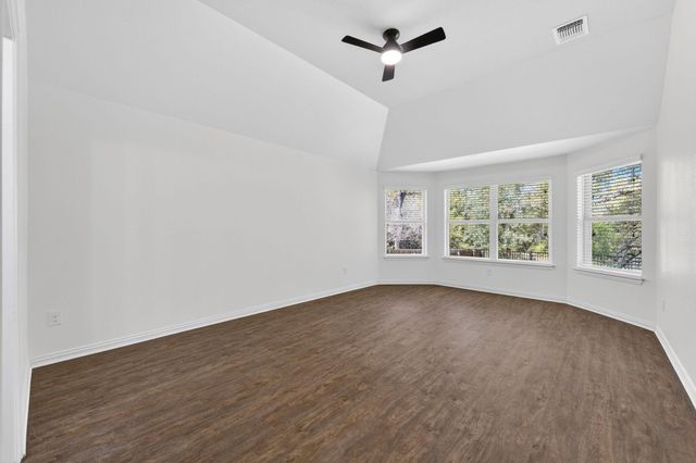 1665 Oyster CRK, Buda, TX 78610