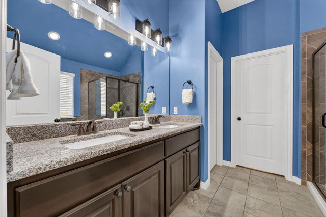 1665 Oyster CRK, Buda, TX 78610