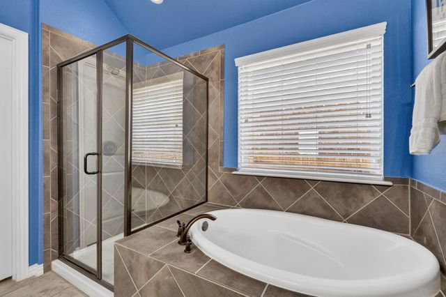 1665 Oyster CRK, Buda, TX 78610