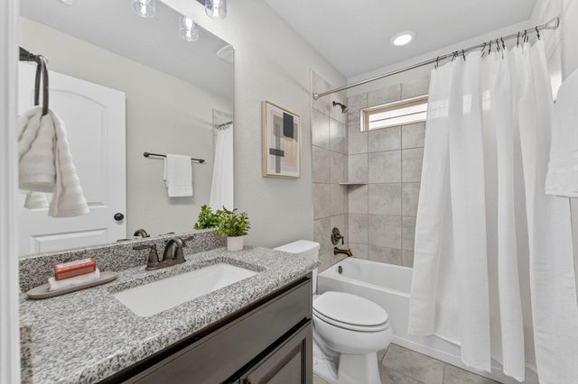 1665 Oyster CRK, Buda, TX 78610