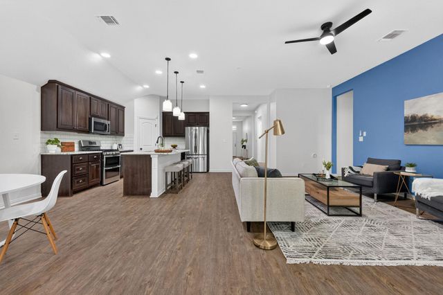 1665 Oyster CRK, Buda, TX 78610