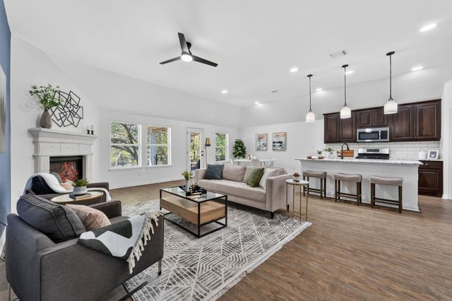 1665 Oyster CRK, Buda, TX 78610